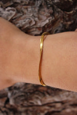 Sundrop Solane Chain Bracelet - Close-Up View - Waterproof Bracelet